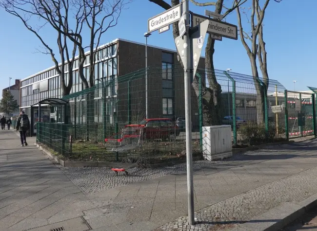  BFB Gradestrasse Verwaltungsgebäude.jpg